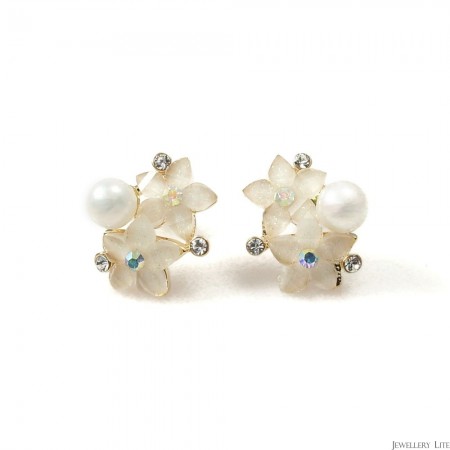 http://www.jewellerylite.com/188-788-thickbox/ynez-floral-studs.jpg